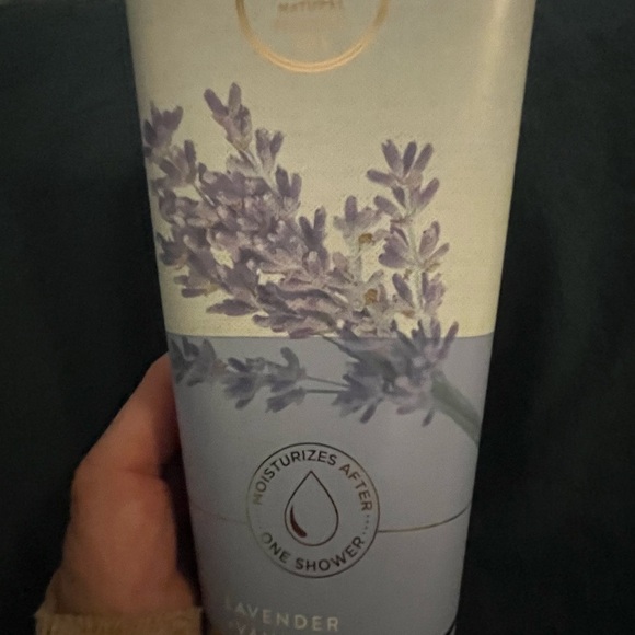 New! Bath & Body Works Aromatherapy Moisturizing Body Wash - Picture 3 of 8
